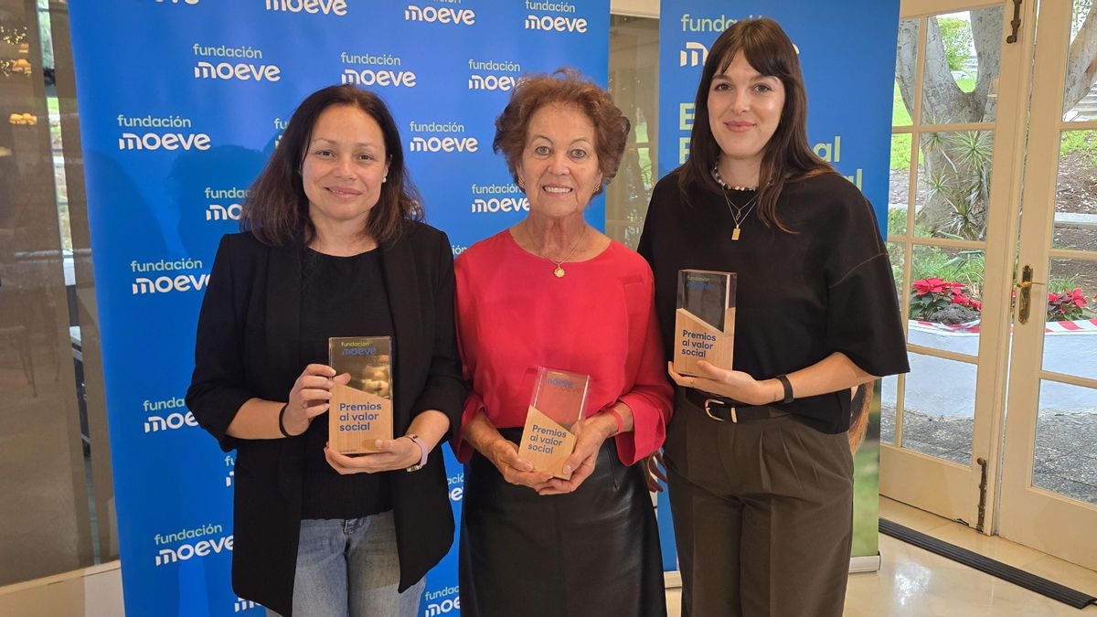Representantes de los tres proyectos ganadores.