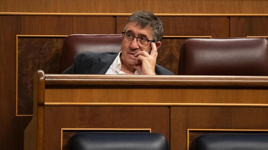 La vivienda vuelve a dividir al Gobierno: el PSOE se abstiene en la ley de Sumar para prohibir la compra de pisos a los fondos