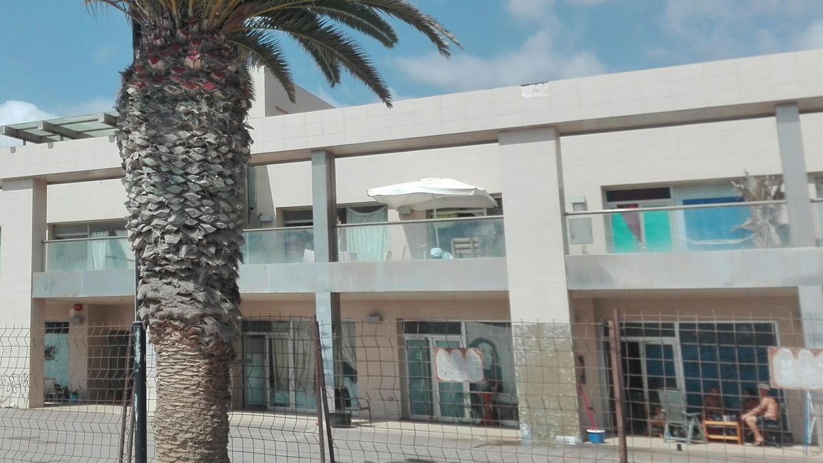 'Okupas' instalados en un centro comercial en el sur de Tenerife