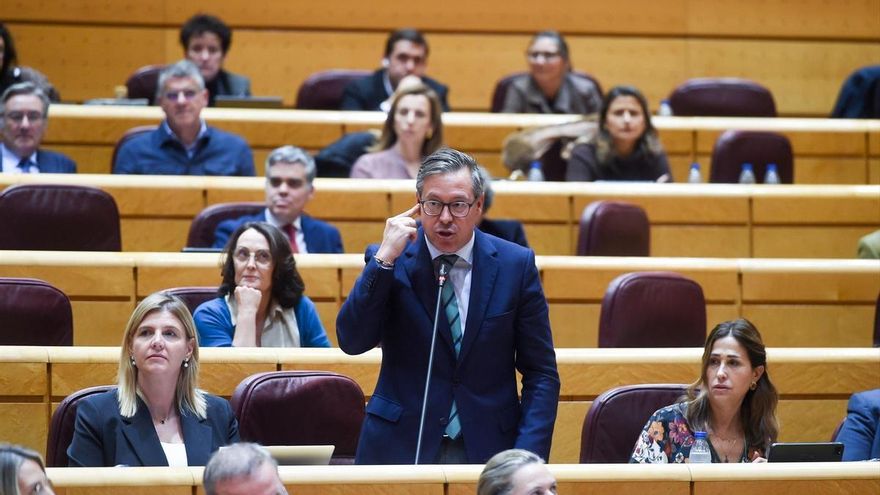 El senador del PP, Alfonso Serrano, interviene en un pleno del Senado