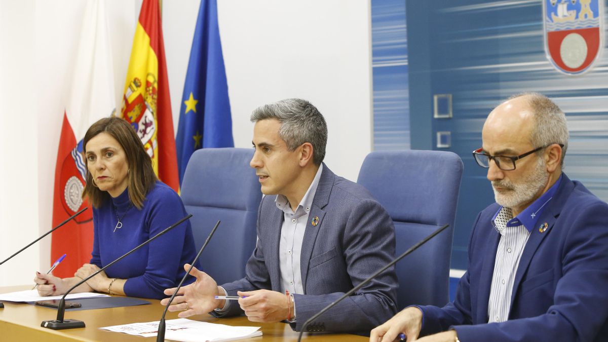 Paula Fernández, Pablo Zuloaga y Miguel Rodríguez en rueda de prensa.