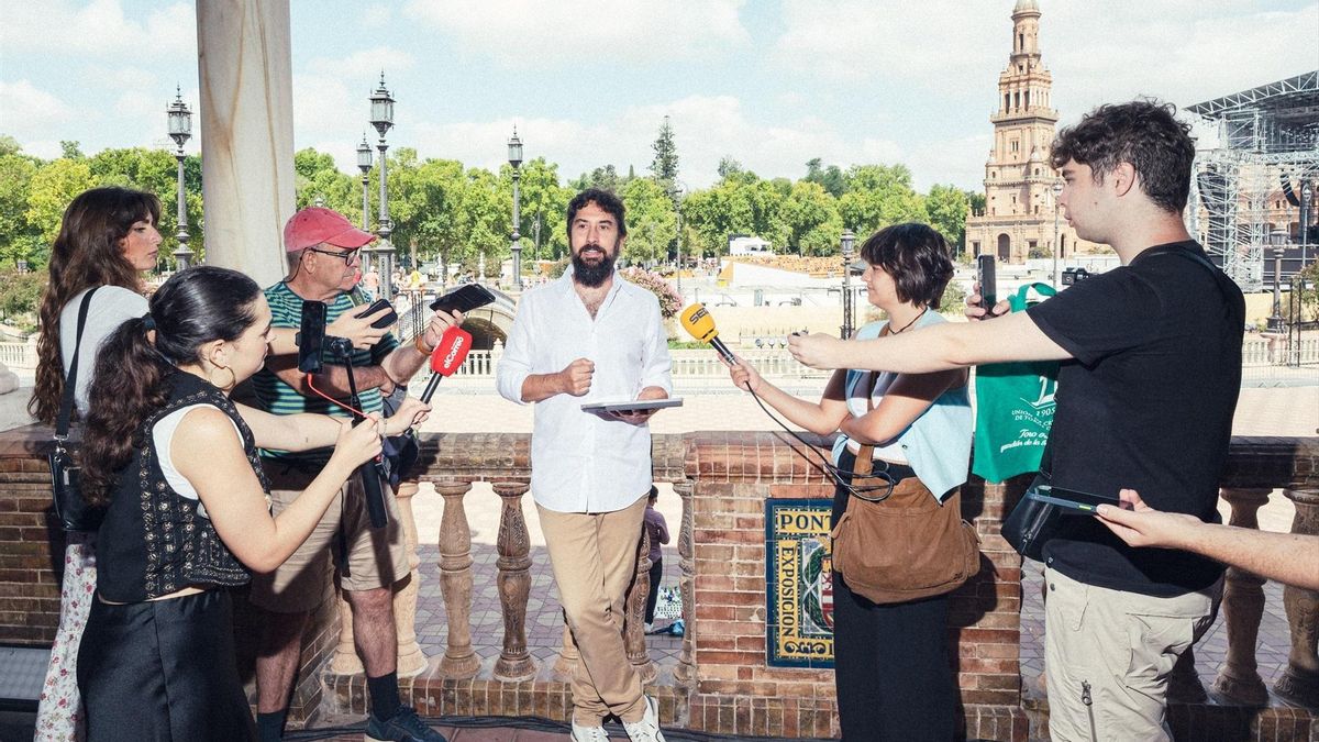Pablo Távora, responsable de patrimonio de Green Cow Music, explica las medidas de protección que aplican al monumento.