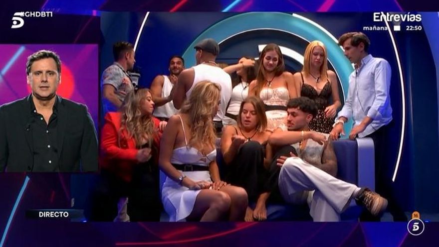 El Debate de 'Gran Hermano' desveló los primeros flechazos, un secreto y la entrada de Violeta y Luis en la casa
