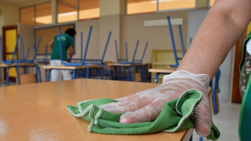 Los directores de institutos públicos de Madrid denuncian que ni un solo centro de la región tiene la plantilla completa