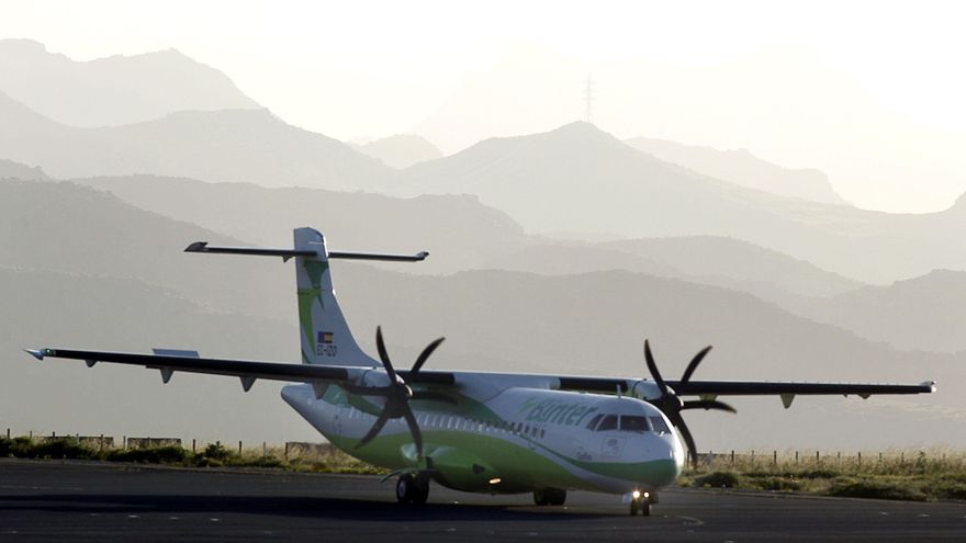Avión de la aerolínea Binter Canarias, en una fotografía de archivo. EFE/Cristóbal García