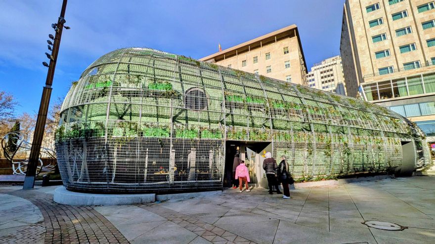 Abre la cafetería del millón de euros en Plaza de España: adiós a cuatro años de 'búnker' y hola al nuevo Café Cervantes