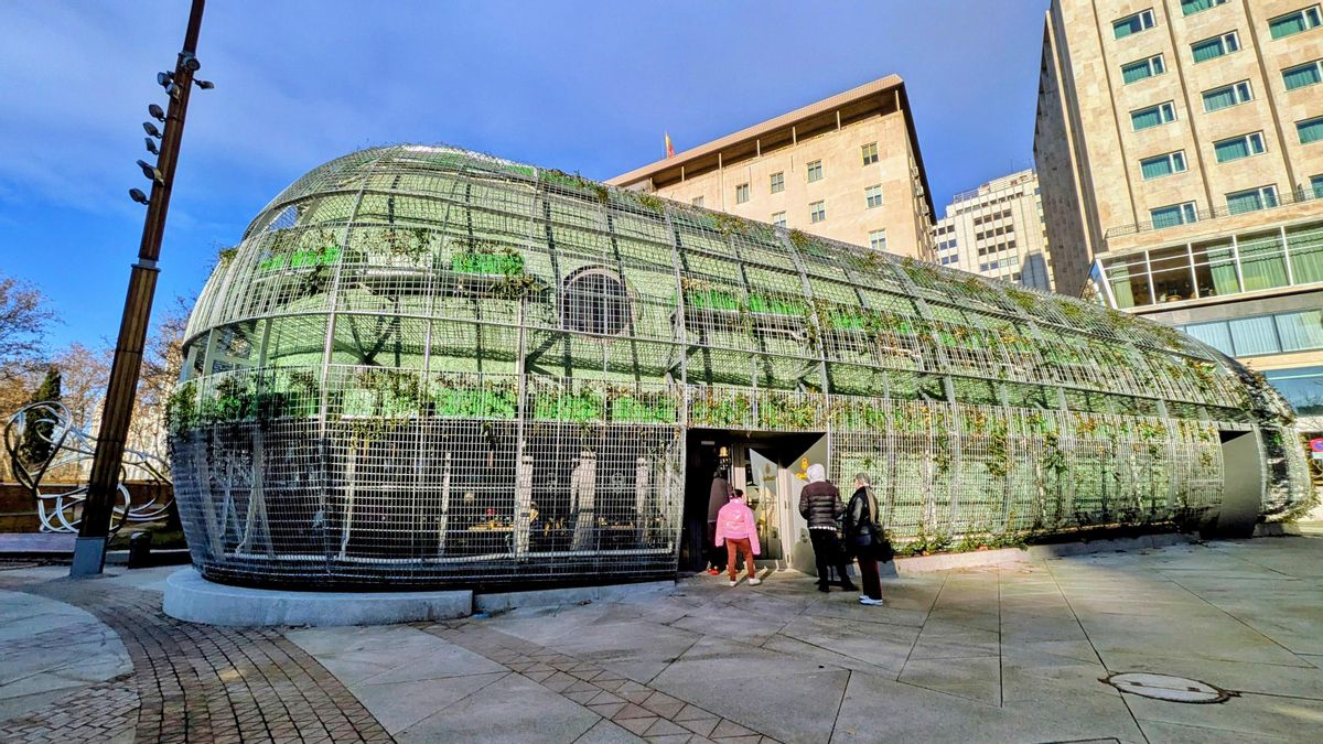 Abre la cafetería del millón de euros en Plaza de España: adiós a cuatro años de 'búnker' y hola al nuevo Café Cervantes