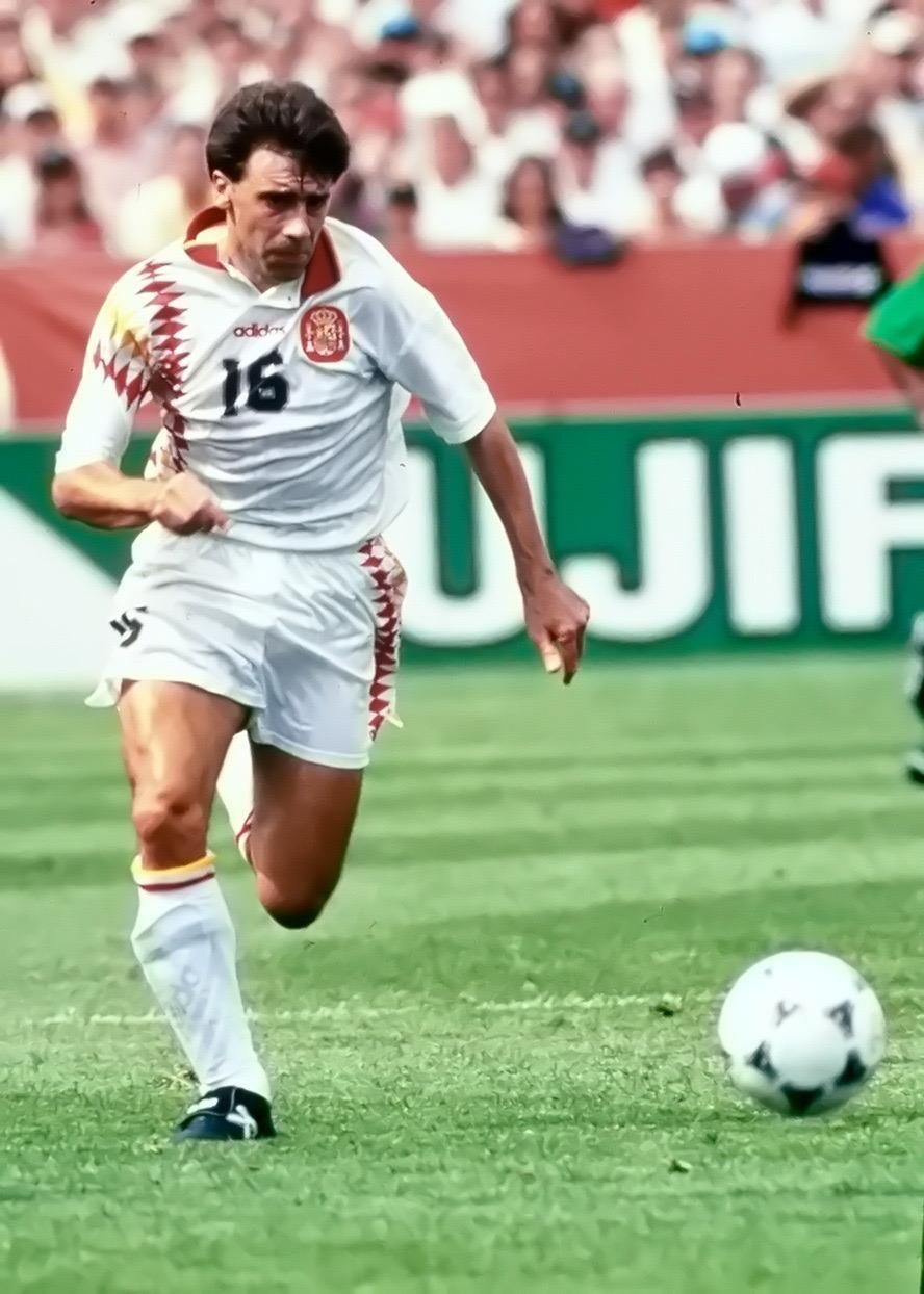 Felipe Miñambres, con la selección española en el partido España-Bolivia del Mundial de fútbol de 1994 en Estados Unidos. 