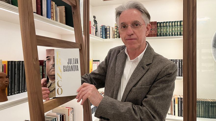 Julián Casanova: "Franco tuvo más carisma que Hitler y Mussolini"