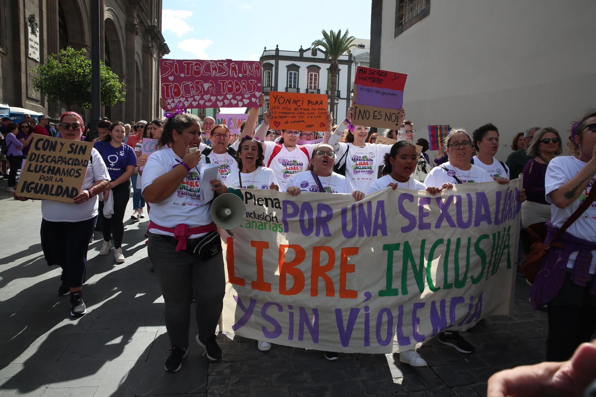 Así se vivió en Gran Canaria la manifestación por el 25N, Día contra la Violencia Machista