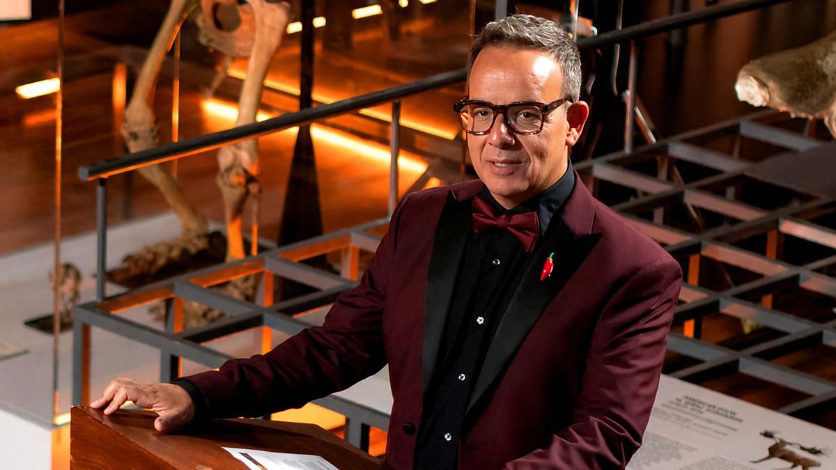 Àngel Llàcer estrena su Cluedo VIP en Antena 3 siendo fiel a 'Tu cara me suena': "No tengo ambición de hacerme una carrera"