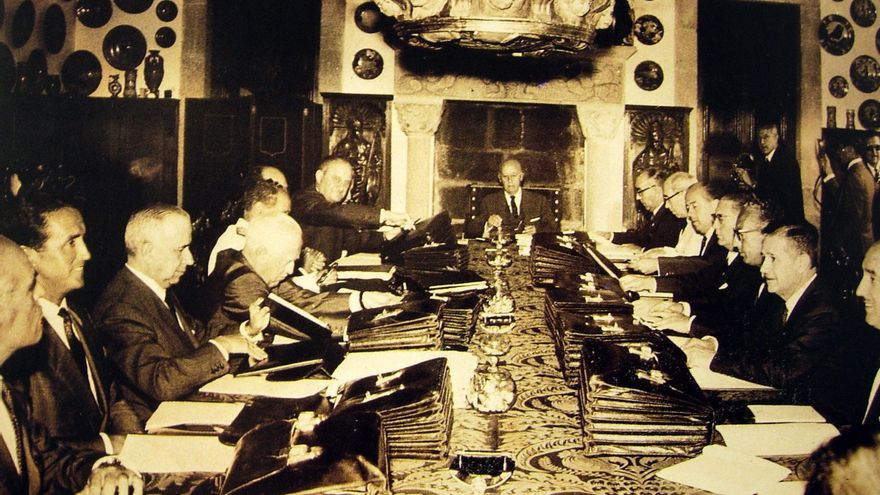 Consejo de ministros de Franco celebrado en Meirás, en los años 60.