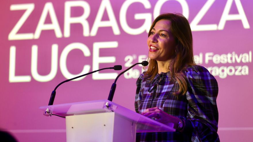 El Gobierno del PP en Zaragoza prevé gastar más en 2026 en luces decorativas que en sinhogarismo