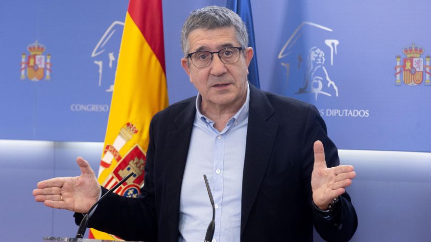 El portavoz del PSOE en el Congreso, Patxi López, durante una rueda de prensa posterior a la Junta de Portavoces, en el Congreso de los Diputados, a 18 de junio de 2024, en Madrid (España).