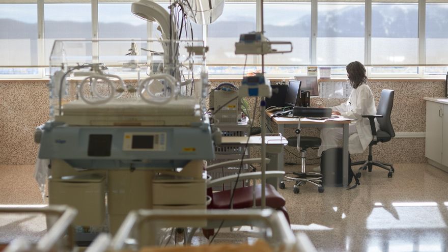 La salud no tiene fronteras en Europa, su carácter es universal y así lo pueden confirmar los usuarios del Hospital Transfronterizo de Cerdanya u Hôpital de Cerdagne, que cuida desde Puigcerdà (Girona) a ciudadanos de España y Francia que lo tienen como referencia. Es un centro más útil si cabe en tiempos de pandemia. EFE/David Borrat