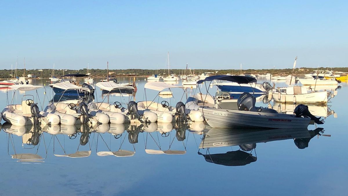 Els fondejos il·legals i patrons 'pirata' són un dels principals problemes de la llacuna, que requereix més vigilància per part de Medi Ambient