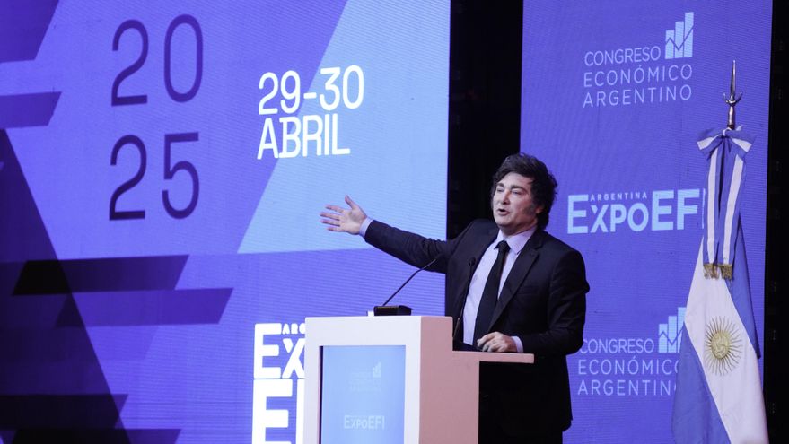 Con una batería de insultos Javier Milei se burló de quienes criticaron el acuerdo con el FMI: "La tienen adentro"