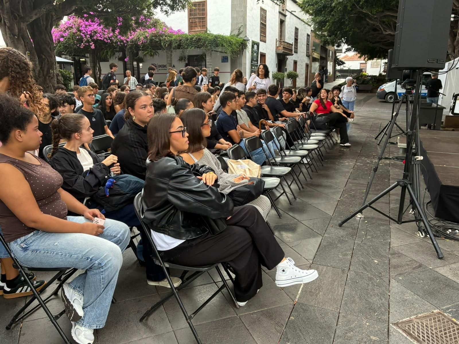 El alumnado de 2º de Bachillerato participó en el Festival Hispanoamericano de Literatura.