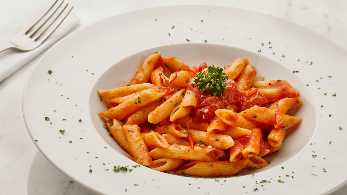 Más allá de la boloñesa: la salsa de carne con tomate y especias con la que acompañar tus platos de pasta