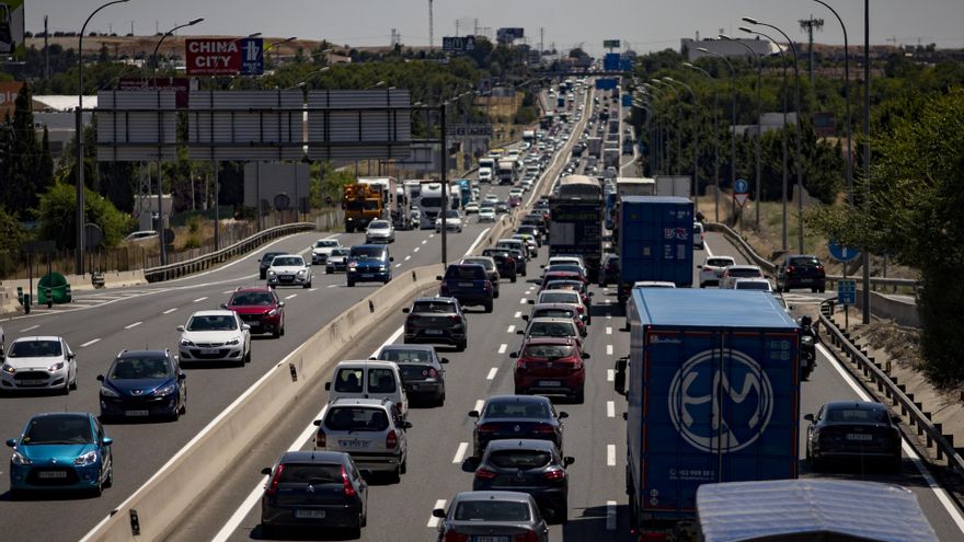 Archivo - Atascos en el Km 17 de la A4