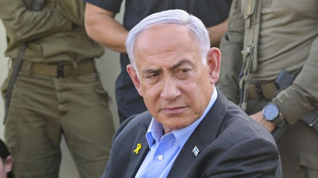 El primer ministro de Israel, Benjamín Netanyahu, visita el pasado lunes la base militar de Golani, junto a la norteña ciudad de Haifa, donde un dron de Hizbulá mató a cuatro soldados israelíes e hirió a otros 67. Netanyahu aseguró hoy que el país seguirá atacando "sin piedad a Hizbulá en todo el Líbano, también en Beirut". EFE/ Oficina Del Primer Ministro SÓLO USO EDITORIAL / SÓLO DISPONIBLE PARA ILUSTRAR LA NOTICIA QUE ACOMPAÑA (CRÉDITO OBLIGATORIO)