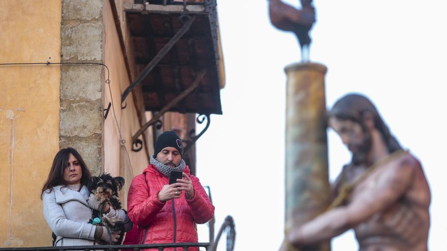 Celebración del acto de El Encuentro en el transcurso de la Procesión de los Pasos de León