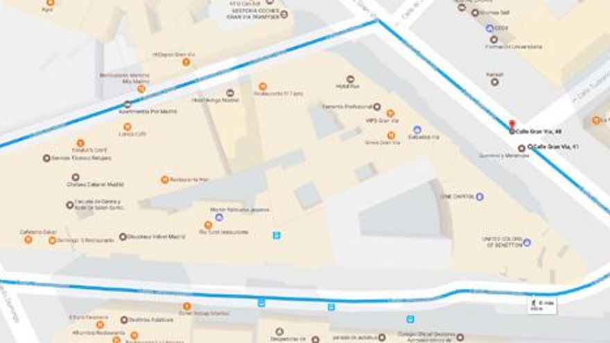 Según Google Maps, son unos 450 metros de cola