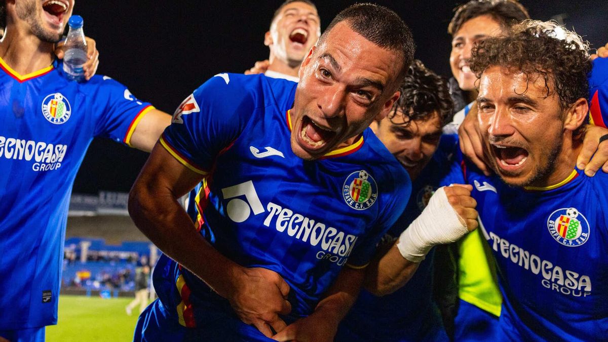 Damián Cáceres celebra tras su triunfo ante el Mallorca