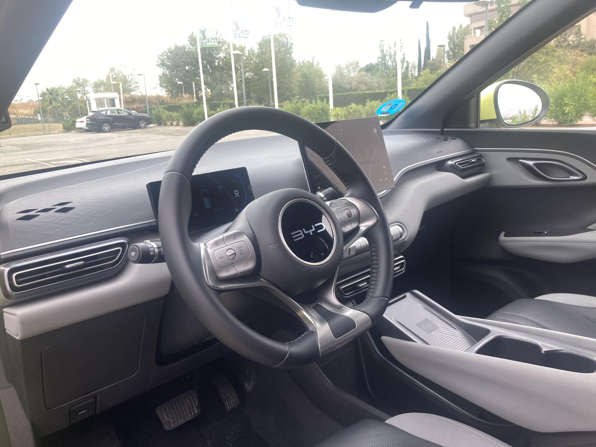 Salpicadero del BYD Dolphin Surf en versión Comfort.