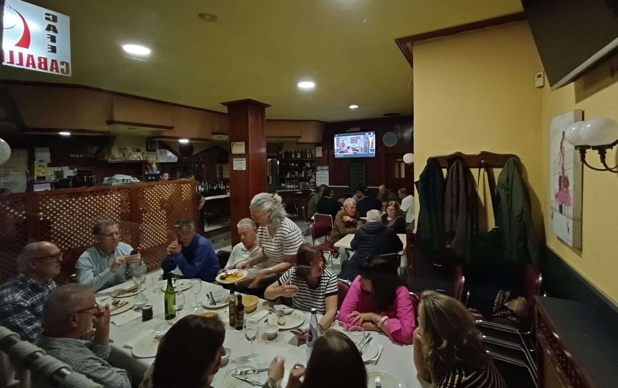 Ambiente de cenas en el Caballo Rojo pocos días antes de su cierre.