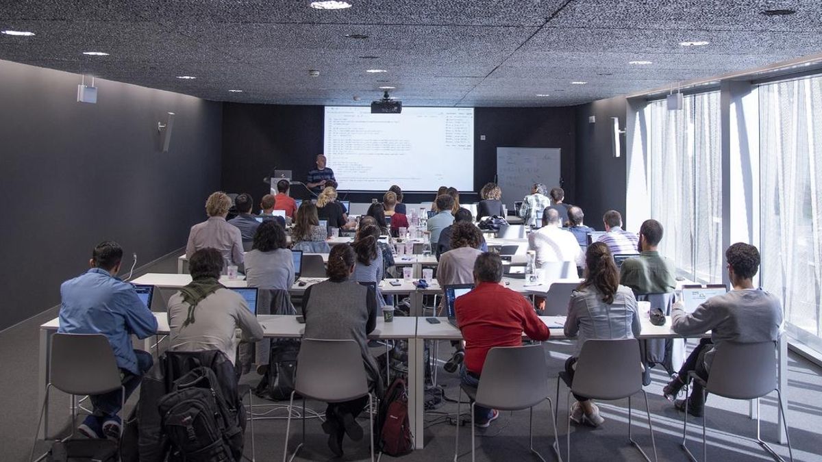 Expertos en bioinformática participan en Navarrabiomed en una escuela de verano para jóvenes investigadores