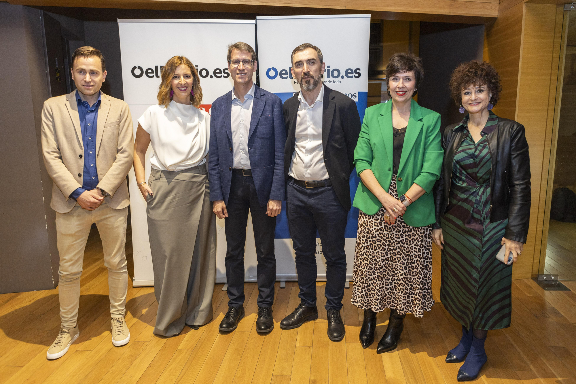 Autoridades regionales y municipales con el director de elDiario, Ignacio Escolar, y las responsables de Rioja2, Olivia García y Laura Olave