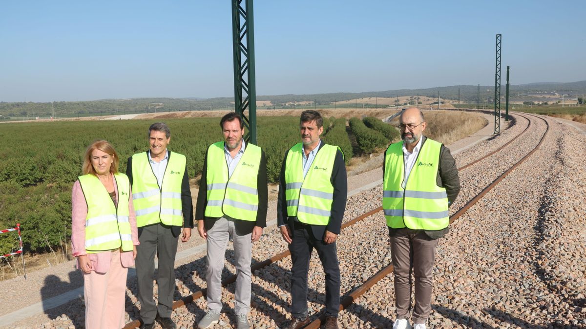 Óscar Puente anuncia que el baipás de Almodóvar del Río reducirá en 20 minutos el AVE entre Sevilla, Málaga y Granada