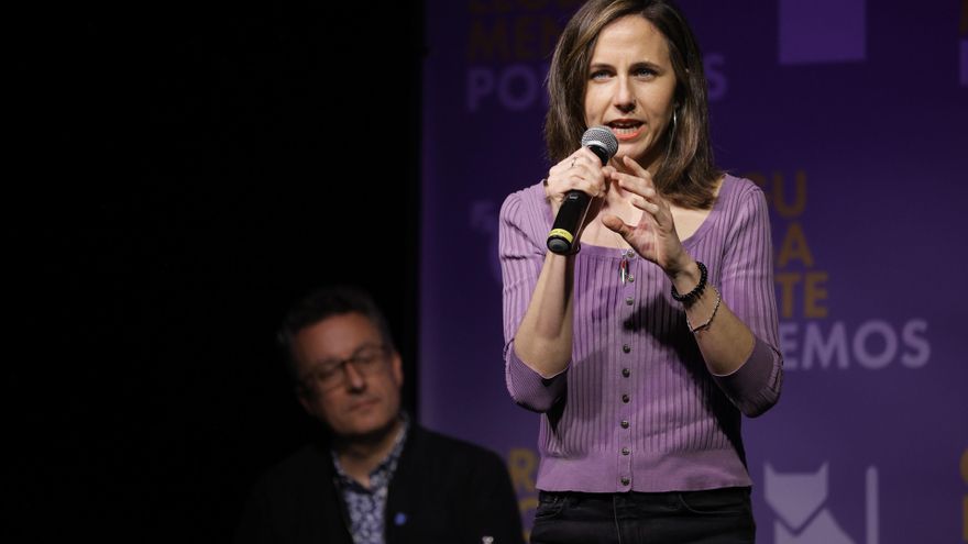 Archivo - La secretaria general de Podemos, Ione Belarra, interviene durante un acto de Podemos, en el espacio social y cultural Nau Bostik, a 9 de abril de 2025, en Barcelona, Cataluña (España).
