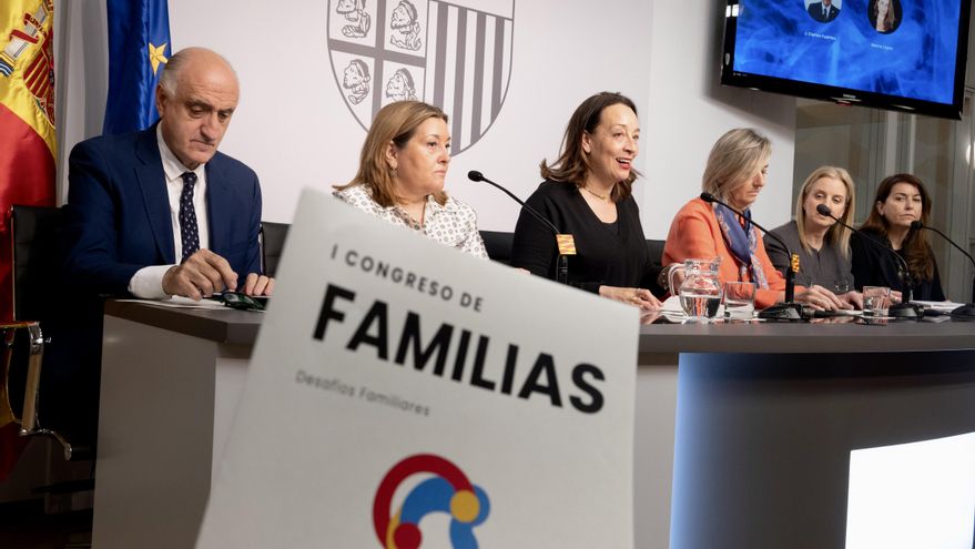 La patronal del juego se cuela en los gobiernos autonómicos e indigna a los afectados: "Los están blanqueando"