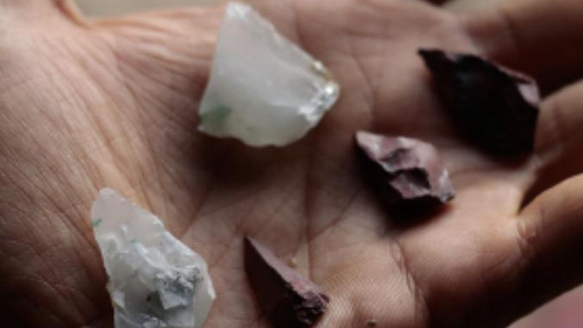 Durante la Edad de Piedra Media predominaban tonos verdes y negros, mientras que en la Edad de Piedra Posterior se valoraron más los tonos rojizos