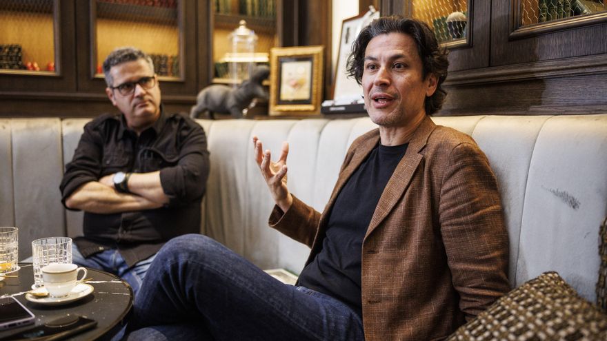 El cineasta Rodrigo Cortés crea una fábula gráfica y medieval con el grabador Tomás Hijo