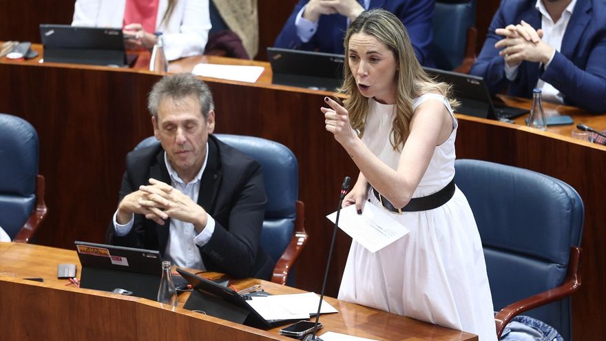 La portavoz del PSOE en la Asamblea, Mar Espinar (i), y el portavoz adjunto del PSOE de la Asamblea de Madrid, Fernando Fernández Lara (d), durante una sesión plenaria en la Asamblea de Madrid, a 16 de abril de 2026, en Madrid (España). Eduardo Parra / Europa Press
