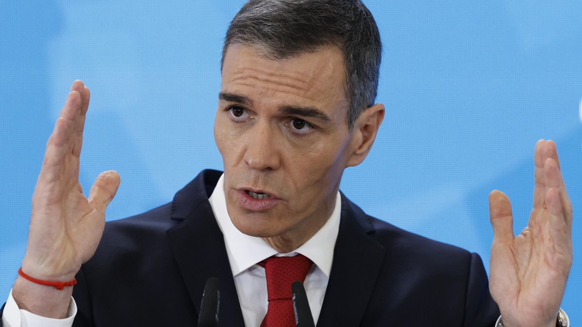 El presidente del Gobierno, Pedro Sánchez, comparece este lunes para efectuar un balance del curso político y presentar el informe periódico de rendición de cuentas Cumpliendo. EFE/ J.J. Guillén