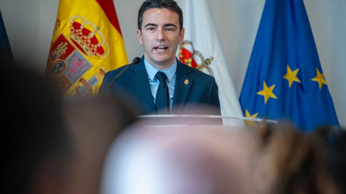 El delegado del Gobierno critica la "hipocresía" del PP en la gestión de los menores de Cartes