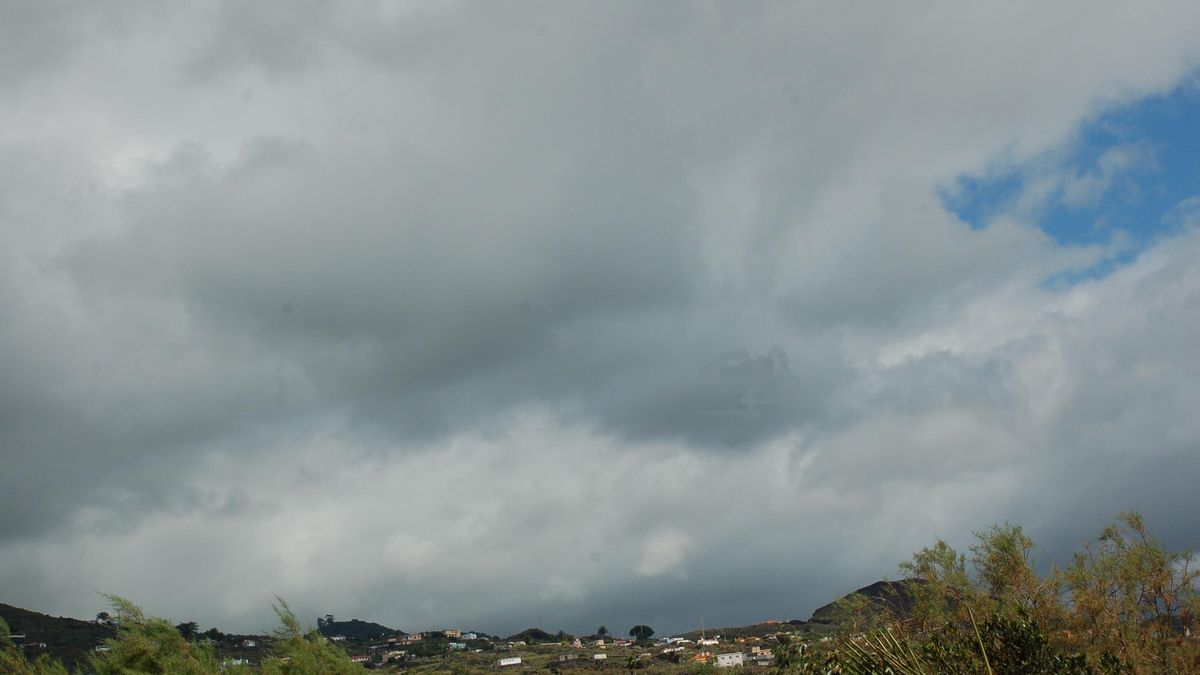 Nuboso en el este La Palma.