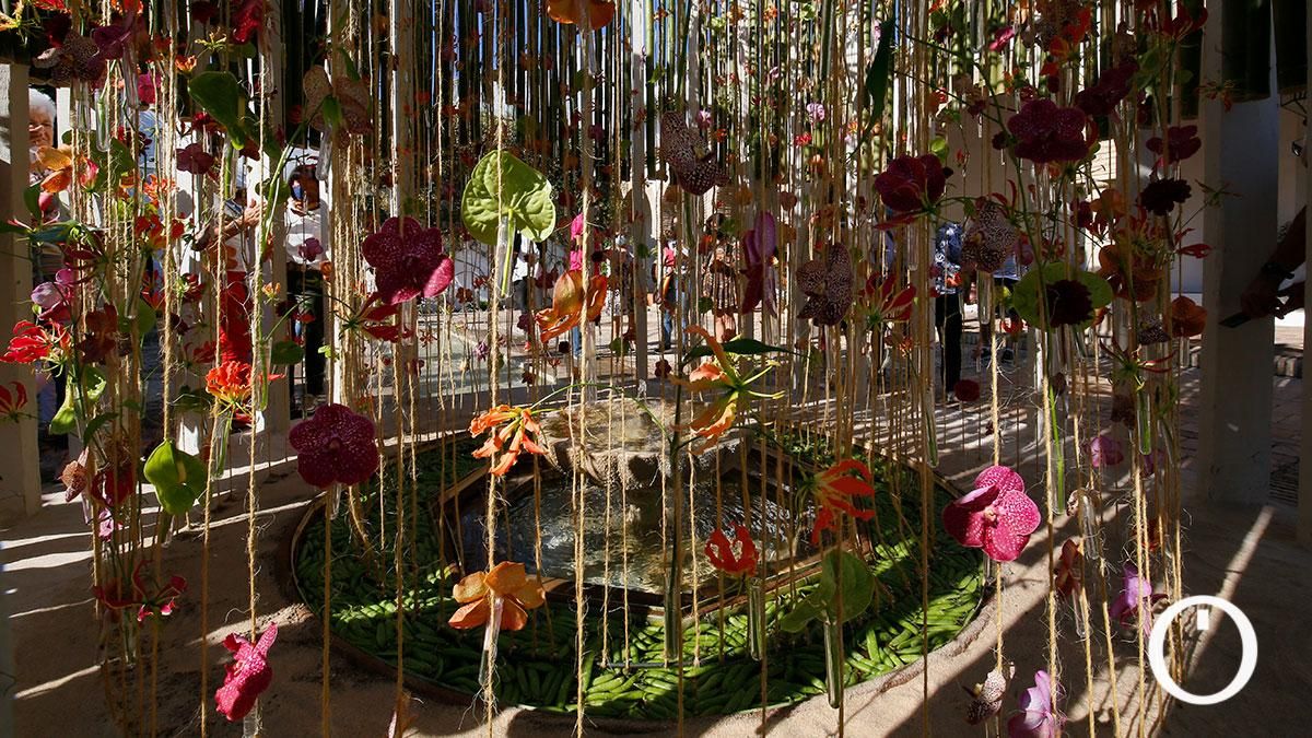 Instalación de Flora 2021 en el Palacio de Viana