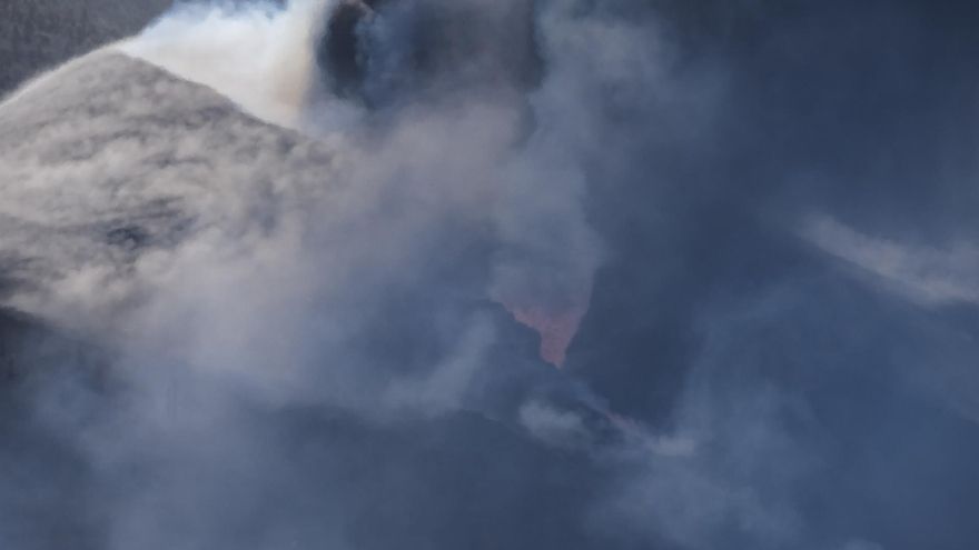 Volcán en erupción en La Palma. (EFE/ ÁNGEL MEDINA)