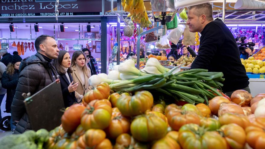 Podemos lleva a Vallecas la batalla contra las grandes distribuidoras de alimentos: “Es un problema de especulación”