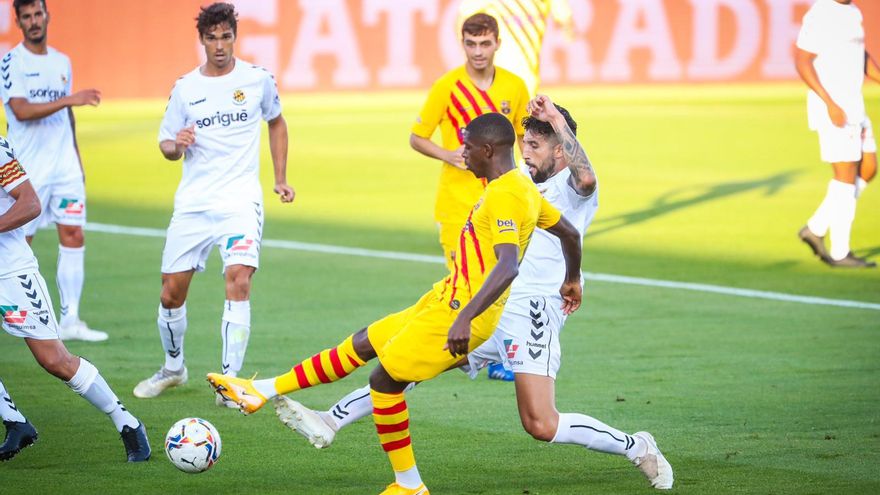 Pedri se estrena con el Barça en un amistoso ante el Nástic