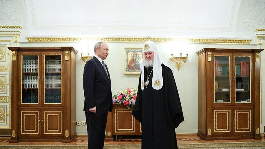 Videntes, heavies, gays y ucranianos: cómo Putin utiliza a la Iglesia ortodoxa en su cruzada contra el "satanismo"