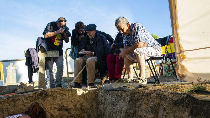 La localidad oscense de Angüés homenajea a 26 de sus vecinos fusilados durante la Guerra Civil