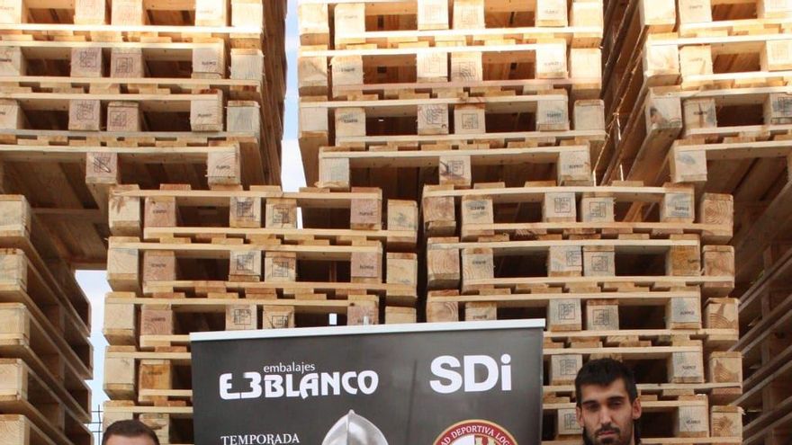 La SDL lleva a su camiseta el V Centenario del Sitio de Logroño