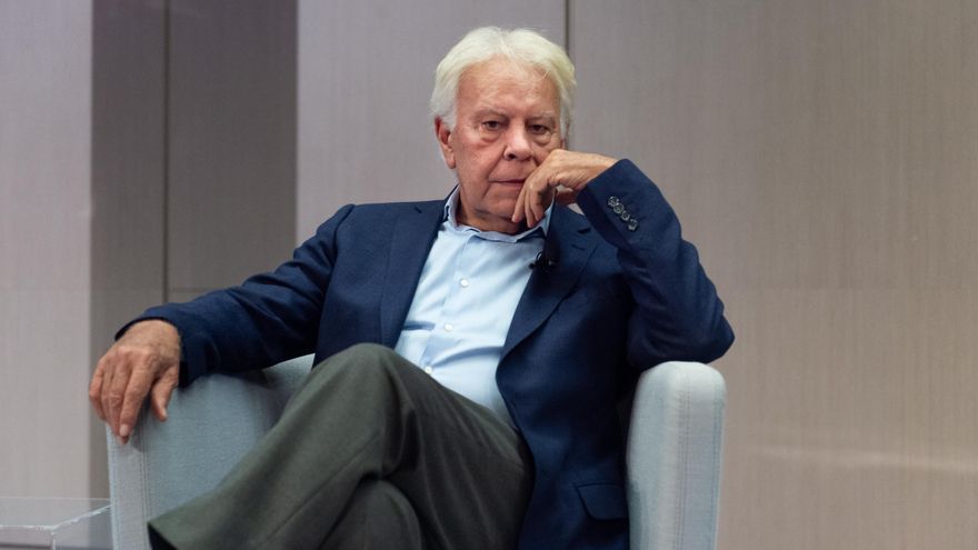 El expresidente del Gobierno Felipe González interviene durante el 'II Ciclo de encuentros para el diálogo y el debate', en el Auditorio Mutua Madrileña, a 18 de octubre de 2023, en Madrid (España)