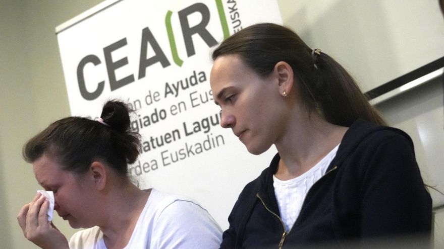 Dos refugiadas ucracianas en el centro BBK GoodHostel, gestionado por la Comisión Española de Ayuda al Refugiado (CEAR)